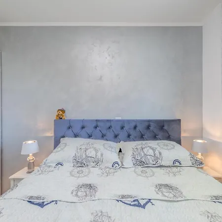 Searenity Apartment Split